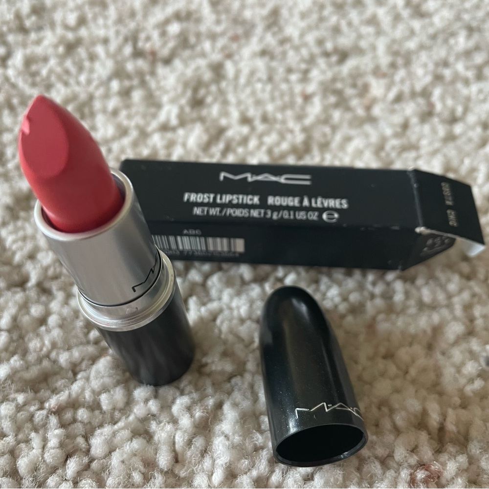 NWT MAC lipstick color  COSTA CHIC